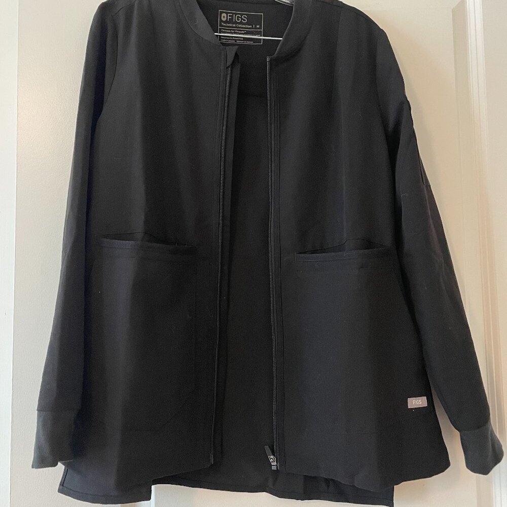 FIGS Oversized Scrub Jacket size M